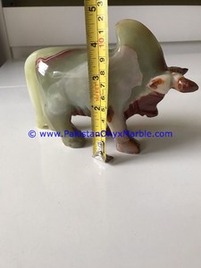 Escultura de Toro de Mármol de Ónix Blanco Tallada a Mano - Product Image 5