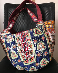 Sacs à main Banjara en broderie de Kutch - Sacs à main à bandoulière de Kutch - Sac à miroir - Sac à franges en broderie gujaratique - Product Image 2