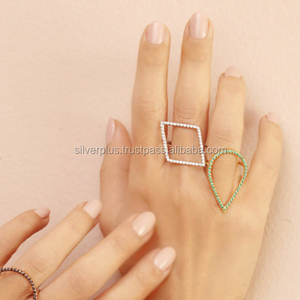 Sólido 14 Caret Oro amarillo Pave Diamante Forma de pera Anillo solitario delicado Fabricante Proveedor de joyería minimalista - Product Image 3