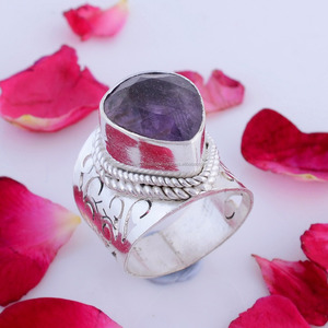 Anillo Chapado en plata amatista de moda con ajuste de bisel, joyería elegante de piedras preciosas, diseño elegante y atemporal, accesorio perfecto - Product Image 1