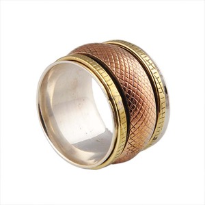 Anillo giratorio clásico de plata de ley 925 con amatista y metales mixtos, banda de cobre y latón texturada, para meditación, alivio de la ansiedad y fiestas. - Product Image 2