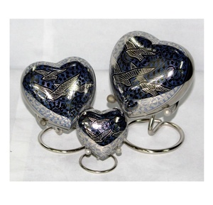 Urna de cremación de recuerdo de corazón de diseñador de BTC India Metal de latón de alta calidad para cenizas Mascotas Acabado de impresión colorida-'Going Home' - Product Image 1