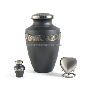 Urna de metal de latón de estilo americano de Brassworld India Adultos Homegoing Suministros de cremación Suministros funerarios - Product Image 2