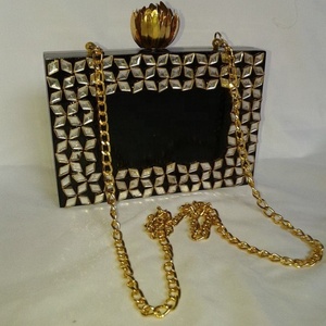 Sac à main en résine noire fait à la main pour femmes, pochette indienne tendance pour mariage et fête aux États-Unis et au Royaume-Uni, sacs de soirée en bois - Product Image 1