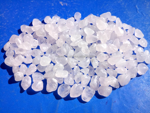 Adoquines y guijarros de cuarzo rosa caído de 30-50mm Piedra de cristal natural pulida para joyería curativa y tipo de piedra de Río - Product Image 6