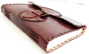 Diario de cuero hecho a mano en relieve cinturón de diseñador central con cierre de cinturón único, diario de calidad superior y escritura y toma de notas - Product Image 2