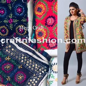 Chaqueta Acolchada Phulkari Transpirable de Invierno para Mujer, Talla Grande, Diseño Floral, Bordado Sitara, Tejido a Mano en Algodón - Product Image 2