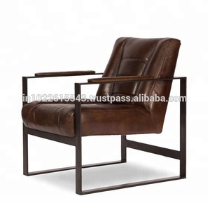 Vintage Industrial de brazo de cuero silla con patas de Metal - Product Image 1
