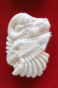 Pendentif spirituel en os de vache sculpté à la main de style bohème pour enfants à bas prix - Product Image 3