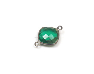 Magnifique connecteur artisanal en argent sterling avec quartz vert, serti en forme de coussin de 12 mm, disponible en simple ou double attache, plaqué or 18 carats - Product Image 1