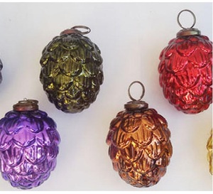 Dernier ornement et boule de Noël en verre multicolore - Product Image 1