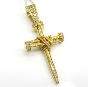 Colgante de Cruz Triple con Diamantes de 0.45 Quilates en Oro Amarillo de 14k para Navidad, Estilo Hip Hop - Product Image 1