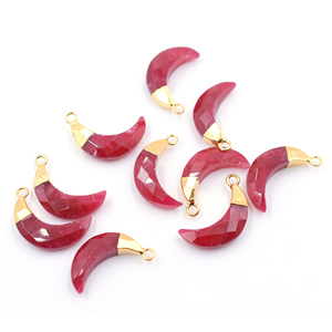 Pendentif en forme de lune en corindon rubis avec caution en laiton à facettes plaqué or 14K/18K pour la fabrication de bijoux de mode - Product Image 1