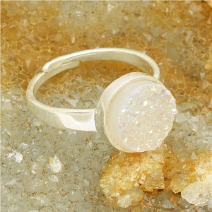 แหวนเงินสเตอร์ลิงแบบกลมประดับมุกระยิบระยับ - Product Image 1