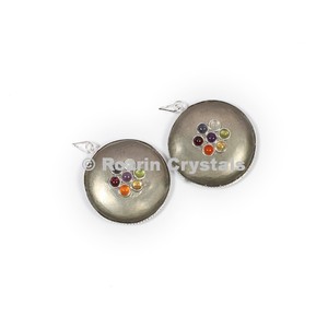 Colgantes de pirita con forma de disco para chakras: Proveedor de colgantes de chakras - Product Image 1