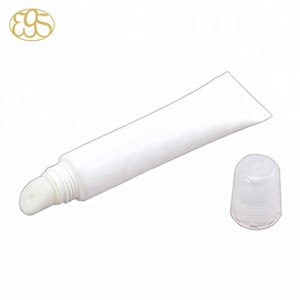 Applicateur de plug cosmétique, avec tube de gloss à lèvres - Product Image 1