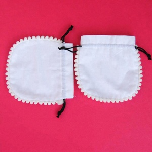 Pochette indienne en coton blanc fait à la main petit cadeau de mariage sac de faveur cordon Logo personnalisable conteneur de stockage de bijoux en gros - Product Image 5