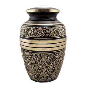 Urna de cremación de latón con diseño de Rosa grabada a mano con base urnas de cremación decorativas para cenizas de mujer - Product Image 6