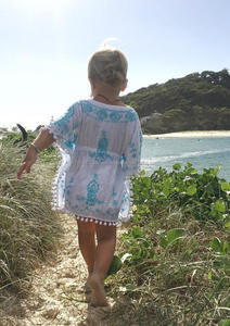 OEM de moda de verano azul blanco contraste bordar niños Boho Kaftan bebé niña imperio cintura V cuello playa vestido de Poncho - Product Image 3