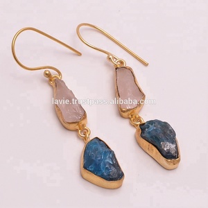 Boucles d'oreilles de mariage en pierres précieuses Apatite, Quartz Rose brut, bijoux en laiton plaqué or, bijoux italiens - Product Image 1