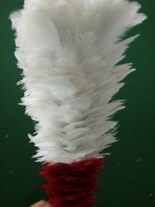 Chapeau Bonnet Longue Taille Unique Style Original Rouge et Blanc avec Plume de Hackle Violette - Product Image 6