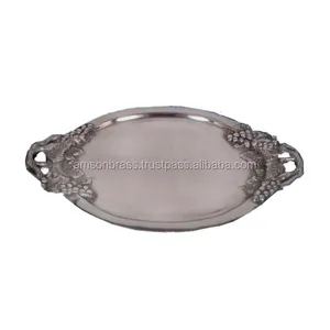 Plat ovale en aluminium nickelé avec poignée en forme de raisin, vaisselle, assiettes - Product Image 1