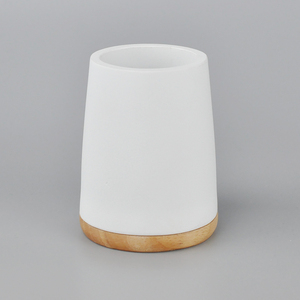 Porte-brosse à dents design de forme conique avec base en bois massif - Product Image 1