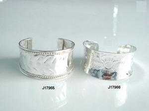 Bracelets en laiton plaqué argent de haute qualité avec des motifs en relief Bracelets et bracelets de bijoux de mode en laiton plaqué argent - Product Image 5