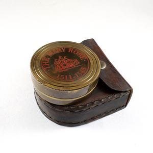 เคสหนังทำด้วยมือทำจากทองเหลืองขัดเงาเข็มทิศแบบพกพานาฬิกาแดดสำหรับของขวัญวันครบรอบวันเกิดแก้ว - Product Image 1