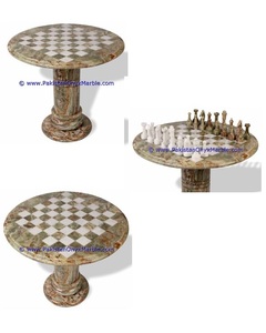 Table d'échecs sur piédestal en onyx avec jeu d'échecs élégant et durable en marbre - Product Image 2