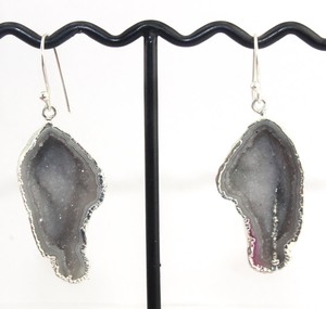 Géode grise naturelle druzy galvanisée goutte d'eau plaqué argent crochet fait à la main boucles d'oreilles paires vente en gros collection de bijoux - Product Image 1