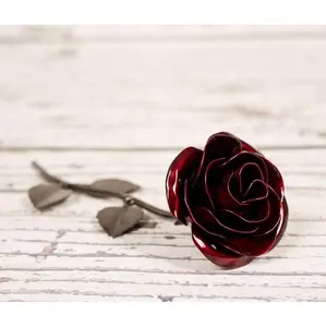 Nouveauté Rose rouge en métal Cadeau de l'amour éternel Cadeau parfait et unique pour la Saint-Valentin Fête des mères Noël