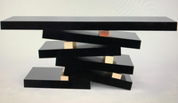 Table console en bois et métal noir et or au design unique