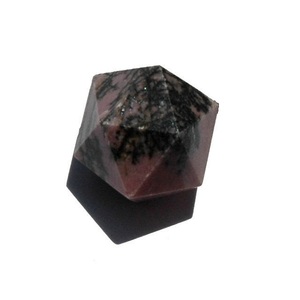 Cubo de whisky de rodonita de alta calidad tallado en forma de icosaedro, piedra natural, cristal de sanación Reiki, piedra preciosa. - Product Image 2