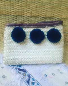 Bolso cruzado de cuerpo de rafia Fashion-Forward para mujer, bolso de mano bordado de estilo bohemio con cierre de cremallera y decoración Floral - Product Image 1