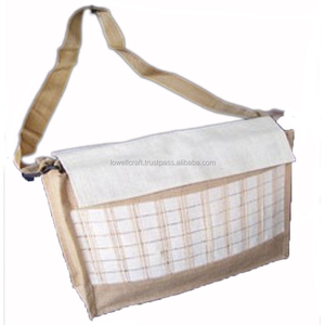 Bolso Mensajero para Portátil de Yute Natural Hecho a Mano y Ecológico con Patrón Geométrico, Cierre de Cremallera y Decoración de Bambú - Product Image 1