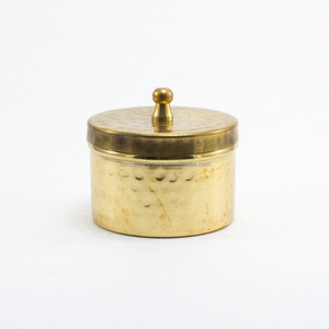 En laiton martelé pot de bougie avec couvercle - Product Image 1