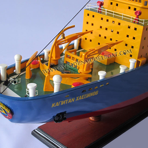 KAPITAN KHLEBNIKOV Modèle de bateau en bois fait à la main Nouveauté Cadeaux Modèle d'artisanat - Product Image 1
