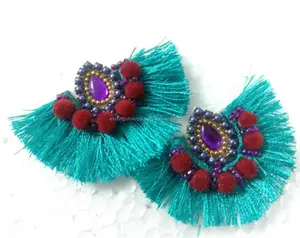 Boucles d'oreilles indiennes fabriquées à la main Boucles d'oreilles de mode pour femmes Bijoux de mode Guru Kirpa Export House