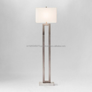 Lámpara de Mesa con Base de Latón - Product Image 1