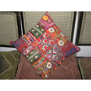 Housse de coussin en coton Kantha de qualité supérieure personnalisable écologique moderne simplicité à la main brodé motif tissé hôtel - Product Image 2