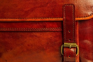 Bolso de mensajero para ordenador portátil de cuero genuino marrón hecho a mano, maletín hecho a mano de uso diario con cierre abierto para oficina y negocios - Product Image 3