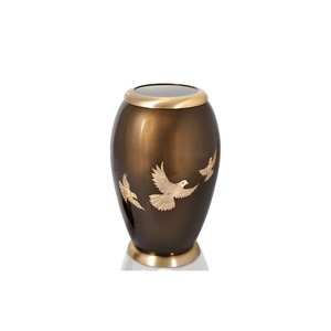Urnas Funerarias de Latón Monarch Going Home para Cenizas Humanas de Adultos |   Urnas Conmemorativas Monarch Estilo Americano con Pájaro Grabado, Tamaño 10 Pulgadas - Product Image 1