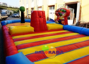 Patio inflable de guerra de frutas de 4x10x2,5 m Castillo inflable duradero y divertido para niños - Product Image 2