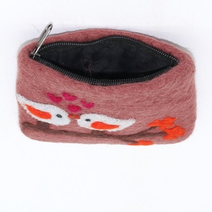 FYN-CL-015,รักนกรู้สึกว่ากระเป๋า,รู้สึกโดยช่างฝีมือผู้หญิงที่มีทักษะและมีความสามารถจากเนปาล,100% เป็นมิตรกับสิ่งแวดล้อมขนสัตว์นิวซีแลนด์ - Product Image 5