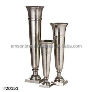 แจกันดอกไม้โลหะสีเงินพื้นสี่เหลี่ยมล่างสูง - Product Image 1