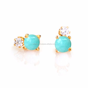 Joyería hecha a mano Turquesa gema 14K oro amarillo Diamante Studs pendientes - Product Image 3