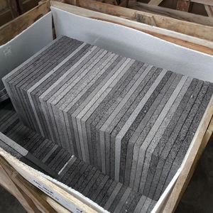 Pedra Hitam Carreaux en pierre de lave naturelle de qualité supérieure Carreaux de sol et de mur extérieurs et intérieurs noirs - Product Image 2
