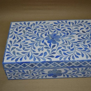 Caja de almacenamiento de madera pintada a mano con diseño floral azul Organizador decorativo elegante para joyas y recuerdos - Product Image 1