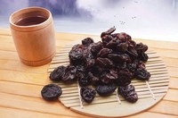 Boîte cadeau traditionnelle Raisins secs noirs du centre du Vietnam - Spécialités vietnamiennes